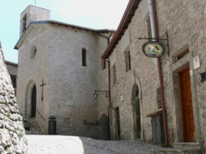  Locanda Il Falco Nero  Фумоне